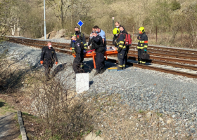 Policisté ze Speciální pořádkové jednotky našli a záchránili muže, na kterého spadl kus skály