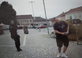 Na veřejnosti v Jevíčku mířil s pistolí