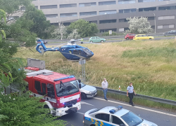 Řidič po honičce naboural několik aut