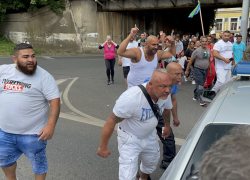 Pieta za mrtvého se změnila v nepovolené shromáždění