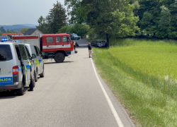 Smrtelná nehoda motorkáře u Dolní Lomnice. Vozidla začala po nárazu hořet