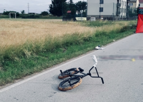 Usmrtil cyklistu a ujel. Pomozte policii