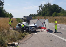 Dva mrtví lidé při autonehodě na Znojemsku