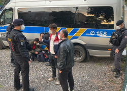 Policisté v Praze zadrželi větší počet migrantů