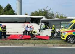 Nehoda dvou autobusů v Praze