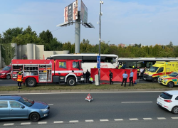 Nehoda dvou autobusů v Praze