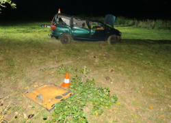 Auto řidiče nemělo technickou, řidič nebyl připoután a měl vysloven zákaz řízení