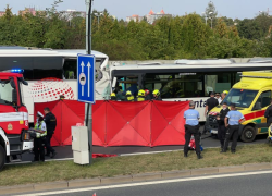 Nehoda dvou autobusů v Praze