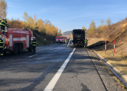 Požár autobus u obce Dubno