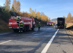 Požár autobus u obce Dubno