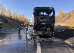 Požár autobus u obce Dubno