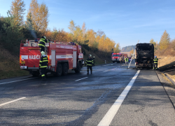 Požár autobus u obce Dubno