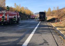 Požár autobus u obce Dubno