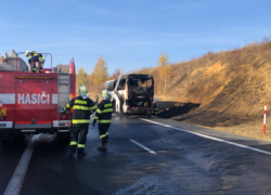 Požár autobus u obce Dubno