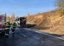 Požár autobus u obce Dubno