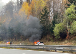 Hořící BMW na D1