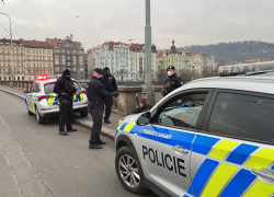 Policisté včasným zásahem muži zachránili život