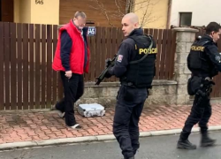 Policisté muže i zbraň bezpečně zajistili