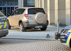 Muž to měl 50 metrů domů. Policistům přesto neutekl