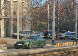 Muž to měl 50 metrů domů. Policistům přesto neutekl