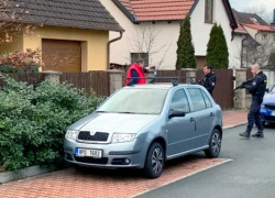 Policisté muže i zbraň bezpečně zajistili