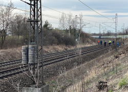 Muž neměl šanci srážku s vlakem přežít