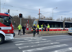 Muž zemřel po srážce s tramvají u Motola v Praze