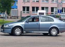 Řidička při vyšetřování dopravní nehody usnula za volantem