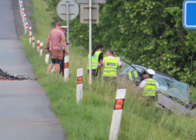 Řidič přejel do protisměru a při srážce s druhým autem jeho auto zabilo řidiče