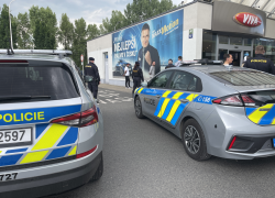 Policisté zajistili podezřelé auto a posádku