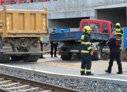 Vážná nehoda dvou nákladních aut v ulici Kolbenova