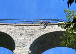 Těžké vyjednávání s mužem na viaduktu