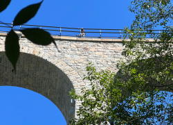 Těžké vyjednávání s mužem na viaduktu