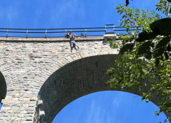 Těžké vyjednávání s mužem na viaduktu