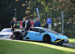 Auto bylo požárem totálně zničeno