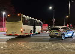 Cyklistka zemřela pod koly autobusu