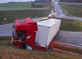 Profesionální řidič projel kruháč s dvě a půl promile alkoholu v dechu