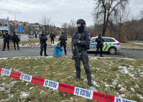 Podivné chování studenta v Libni si vyžádalo zásah několika desítek policistů