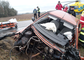 K vážné nehodě došlo u Hradce Králové. Silnice je uzavřena