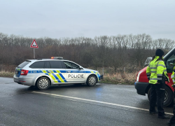 Policisté do chemičky nikoho nepustili