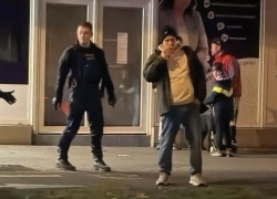 Muž se choval arogantně a povýšené. S policisty vůbec nespolupracoval