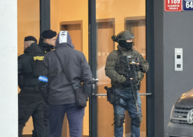 Složité vyjednávání v Praze. Muž chtěl na Poděbradské spáchat sebevraždu