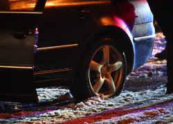 Policisté na autu prostřelili kolo